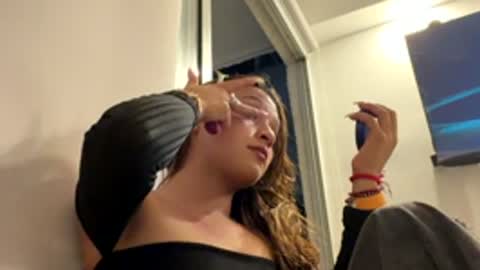 Snapshot of zoe_khall chatting on April 19, 2026, 9:41 am ZOE online show from April 19, 2026, 9:41 am
