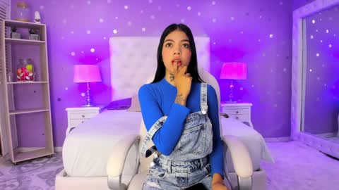 Snapshot of zoe_kravitx chatting on February 4, 2025, 3:44 am CAMILA online show from February 4, 2025, 3:44 am