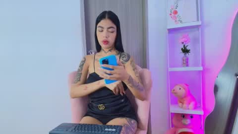 zoe_kravitx_ online show from February 19, 2026, 3:02 am