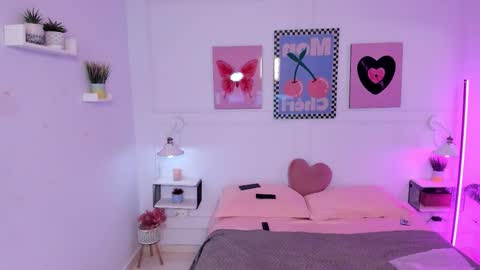 Zoe Lynch online show from January 19, 2026, 11:25 am