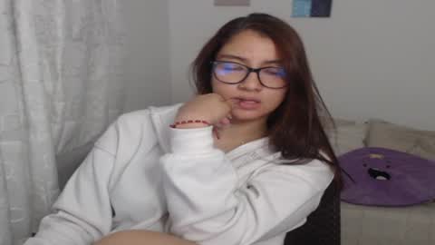 zoe_mhendez online show from December 15, 2025, 3:11 am