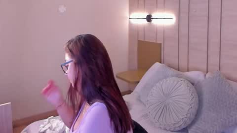 zoe_mhendez online show from February 4, 2026, 11:38 am
