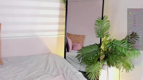 Zoe Olsen online show from March 11, 2025, 1:01 pm