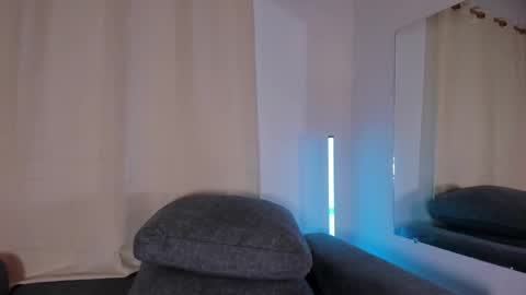 Zoe online show from March 9, 2025, 10:52 pm