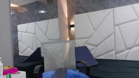 Snapshot of zoe_silver1 chatting on December 15, 2025, 4:11 pm Zoe online show from December 15, 2025, 4:11 pm