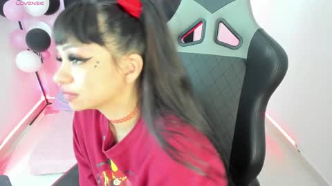 zoe_sullivan_ online show from December 5, 2024, 12:55 pm