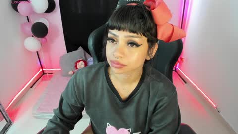 zoe_sullivan_ online show from December 12, 2024, 12:44 pm