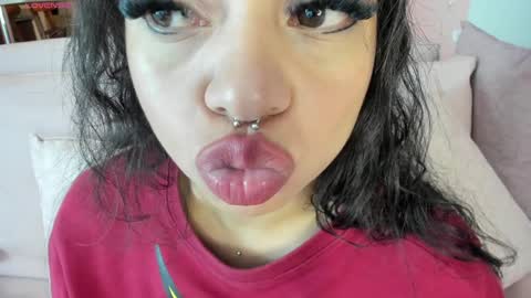 zoe_sullivan_ online show from January 9, 2025, 9:06 am