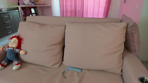 zoe_sullivan_ online show from January 13, 2025, 12:24 pm