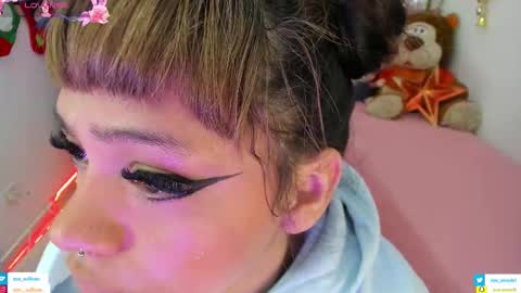 zoe_sullivan_ online show from November 20, 2025, 9:42 am