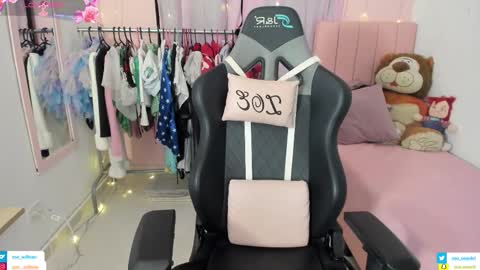 zoe_sullivan_ online show from February 3, 2026, 9:25 am