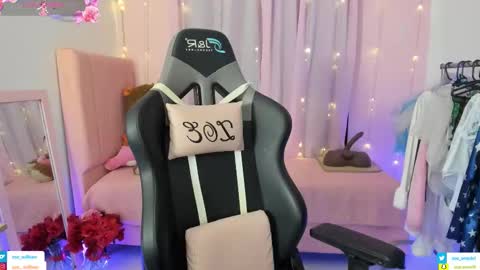 zoe_sullivan_ online show from February 22, 2026, 9:19 am