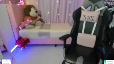 zoe_sullivan_ online show from February 27, 2026, 9:20 am