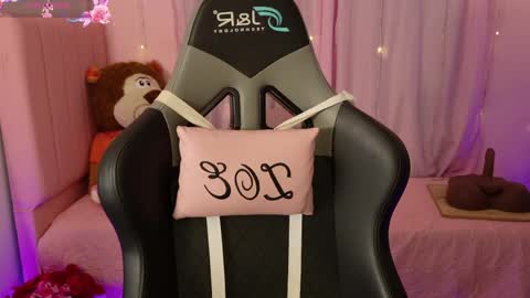 zoe_sullivan_ online show from April 18, 2026, 9:13 am