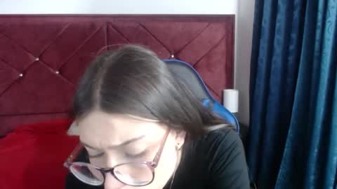 zoe_sweet050 online show from January 5, 2026, 9:40 pm