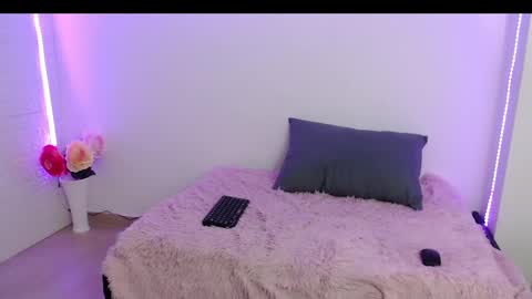 Snapshot of zoe_velvet chatting on February 12, 2025, 11:40 am Carolina online show from February 12, 2025, 11:40 am