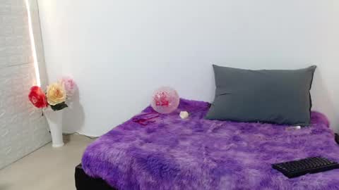 Snapshot of zoe_velvet chatting on February 20, 2025, 5:23 am Carolina online show from February 20, 2025, 5:23 am