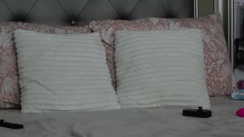 zoecarterx online show from April 17, 2026, 5:43 am