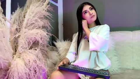 ZOE online show from May 25, 2026, 3:18 pm