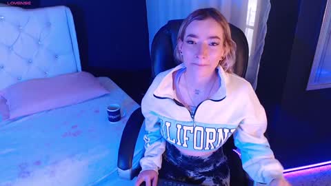 Snapshot of zoee_joness chatting on January 8, 2025, 11:54 am zoe online show from January 8, 2025, 11:54 am