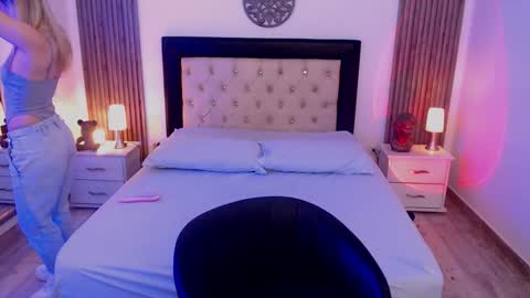 Snapshot of zoee_joness chatting on October 15, 2025, 3:50 am zoe online show from October 15, 2025, 3:50 am