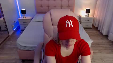 Snapshot of zoee_joness chatting on November 5, 2025, 3:28 am zoe online show from November 5, 2025, 3:28 am