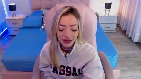 Snapshot of zoee_joness chatting on November 15, 2025, 4:21 am zoe online show from November 15, 2025, 4:21 am