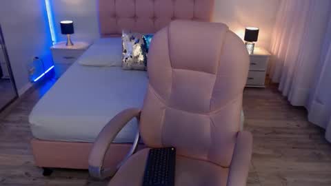 Snapshot of zoee_joness chatting on November 29, 2025, 1:30 am zoe online show from November 29, 2025, 1:30 am