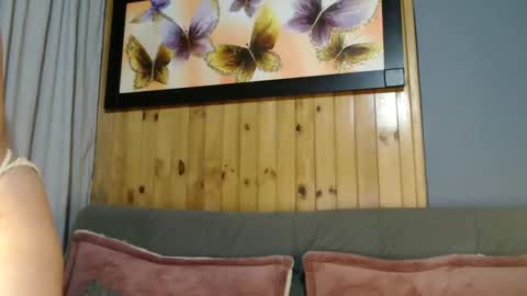 Snapshot of zoee_t chatting on September 23, 2025, 11:30 pm Zoee online show from September 23, 2025, 11:30 pm