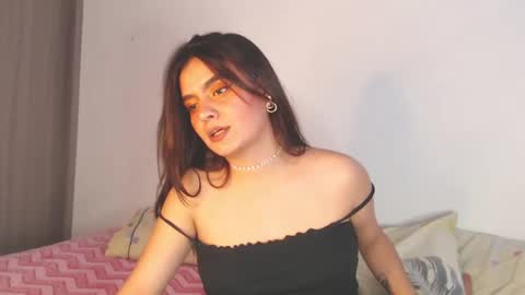 Snapshot of zoee_t chatting on October 11, 2025, 9:24 pm Zoee online show from October 11, 2025, 9:24 pm