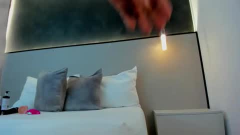 zoee_zi online show from November 25, 2025, 7:14 pm