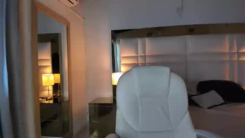 zoei_moon online show from February 2, 2026, 7:45 pm