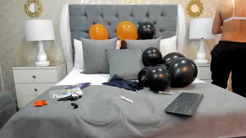 Zoe Krug online show from October 14, 2025, 7:47 pm