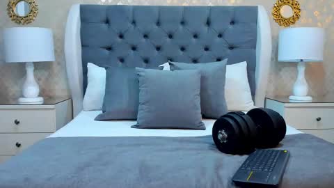 Zoe Krug online show from October 18, 2025, 11:55 am