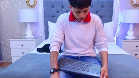 Zoe Krug online show from November 29, 2025, 11:35 am