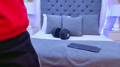 Zoe Krug online show from December 1, 2025, 11:48 am