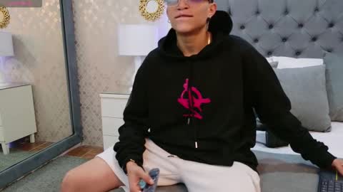 Zoe Krug online show from January 7, 2026, 7:05 pm