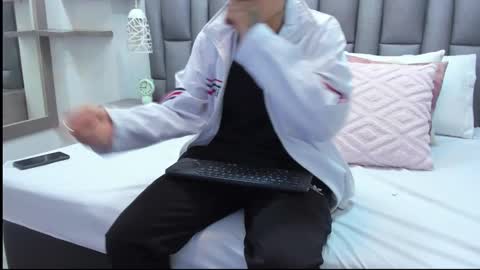 Zoe Krug online show from March 18, 2026, 12:19 pm