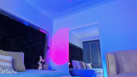 zoevidal_ online show from March 10, 2025, 11:53 am