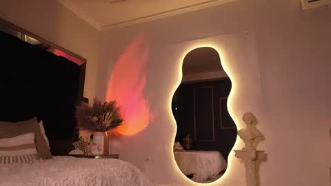 zoevidal_ online show from October 17, 2025, 11:57 am