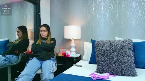 ZoeWilliis online show from April 1, 2026, 12:06 pm