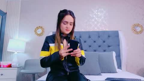 Snapshot of zoewilliis chatting on June 19, 2026, 11:14 am ZoeWilliis online show from June 19, 2026, 11:14 am