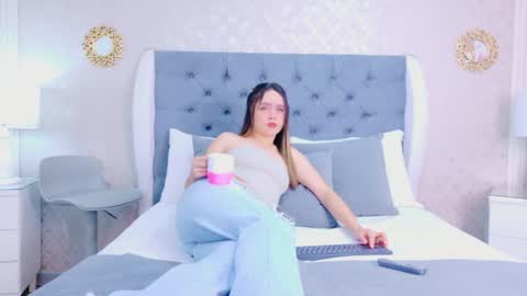 Snapshot of zoewilliis chatting on June 22, 2026, 11:07 am ZoeWilliis online show from June 22, 2026, 11:07 am