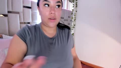 zoey thommpson online show from October 26, 2025, 2:56 pm