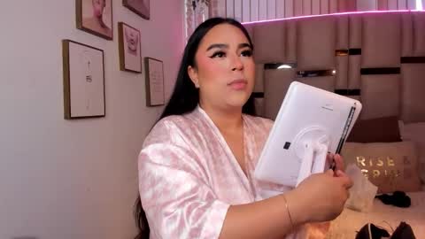 zoey thommpson online show from February 13, 2026, 8:05 pm