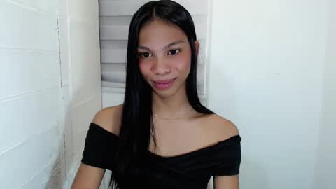 Snapshot of zoeygorgeous19 chatting on February 22, 2025, 1:24 pm zoey online show from February 22, 2025, 1:24 pm