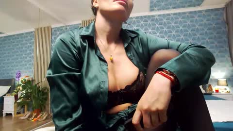 Zoey online show from November 3, 2025, 4:52 pm