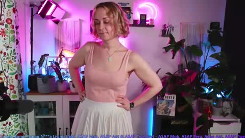 Zoey Ryan online show from November 10, 2025, 6:29 pm