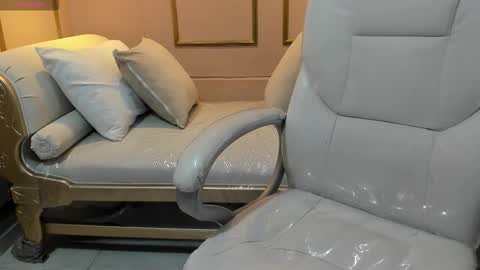 Z O E online show from November 28, 2025, 12:08 pm