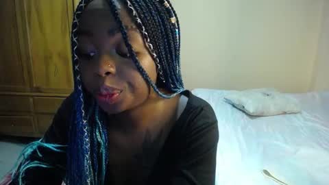 Snapshot of zooee_p chatting on February 11, 2025, 2:35 pm Zooe online show from February 11, 2025, 2:35 pm